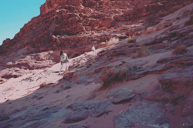 The desert is a hunter. 
Serpentine hiss of slithering sand. Watch out for a new music video with @jennifertzarcreative @reginaharris 🖤 📸 by @manuelgrecony